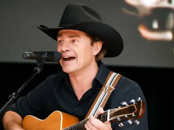 Corb Lund